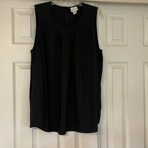 Cute sleeveless pleated top